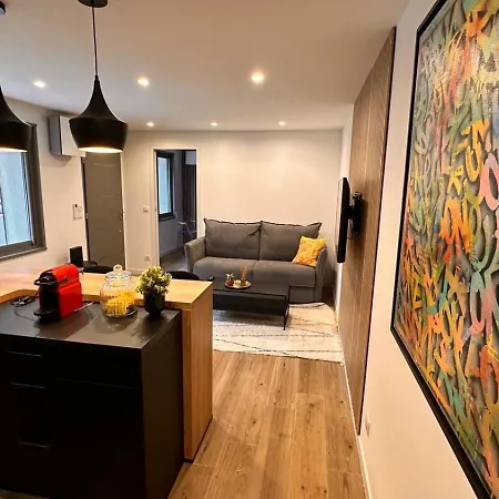Parentale Indépendante Parking Privée Habitación en casa particular *