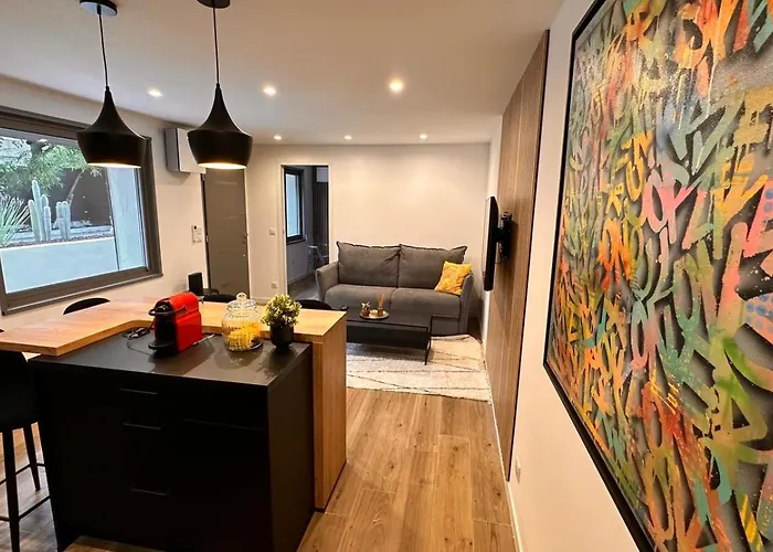 Parentale Indépendante Parking Privée Habitación en casa particular *